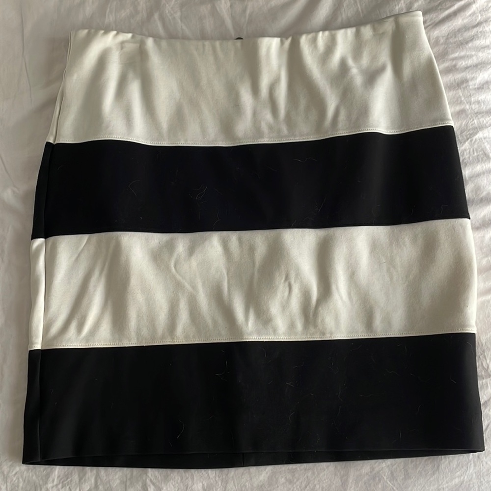 LOFT size M black and white skirt
